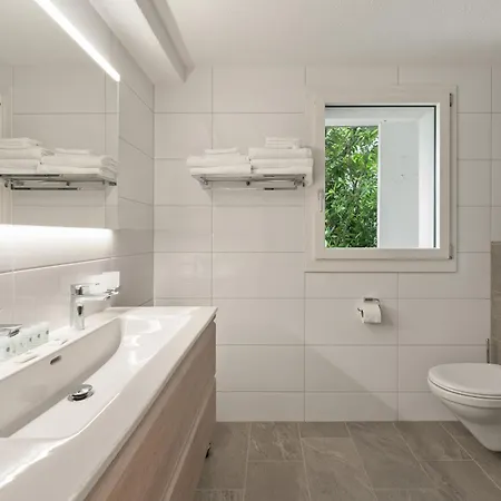 Juwel Mit Traumsicht Auf Und Berge! * Гунтен